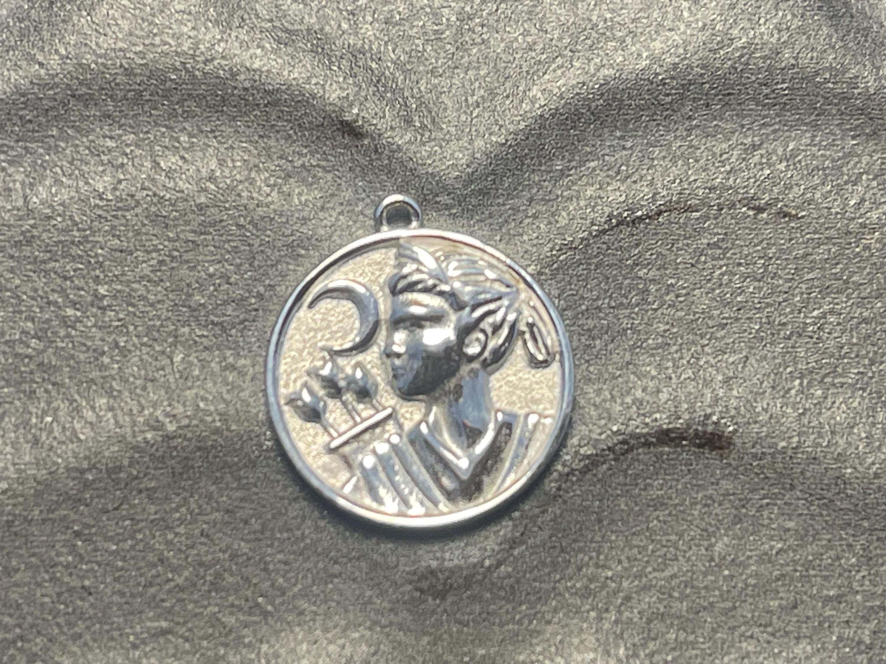 Sterling Silver 16.8x14.9 mm Artemis Round Pendant Dangle