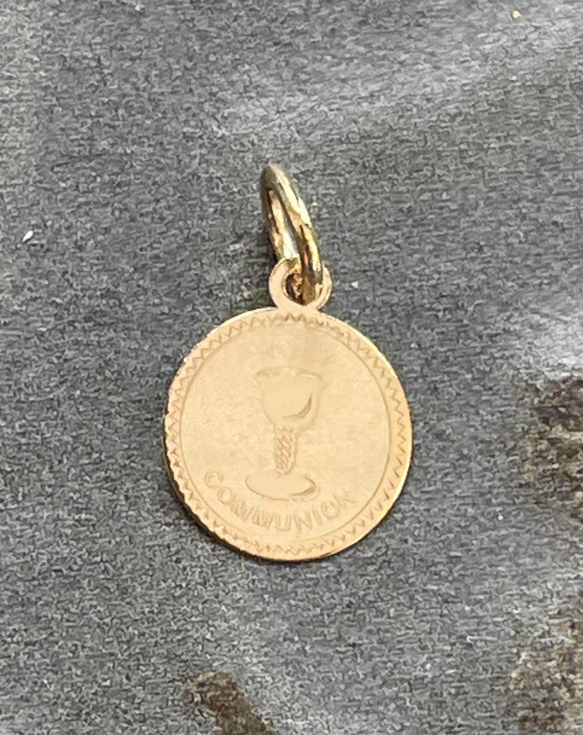 14K Yellow Gold Round Holy Communion Pendant Charm