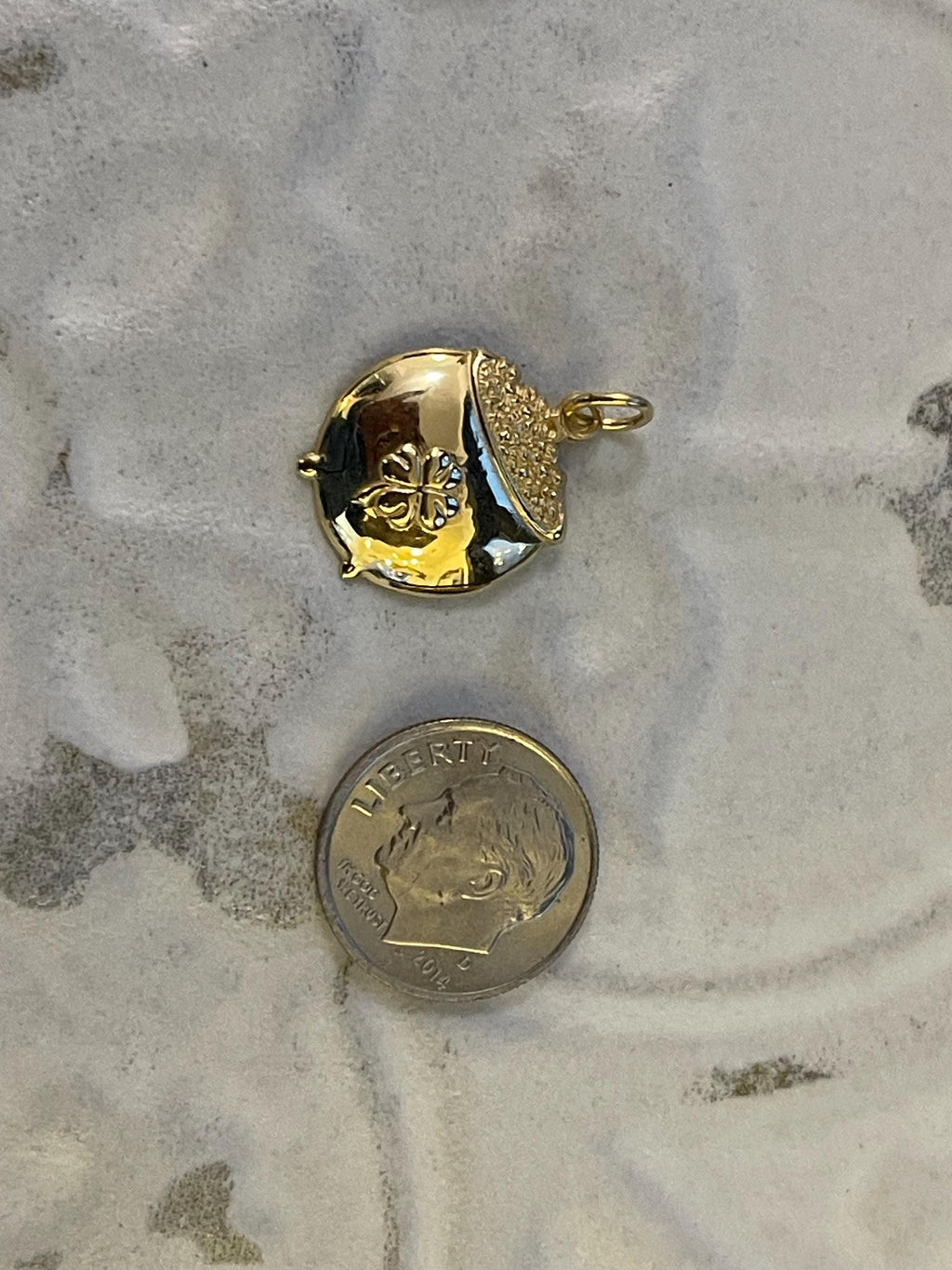 14K Yellow Gold Pot of Gold with Clover Charm Pendant