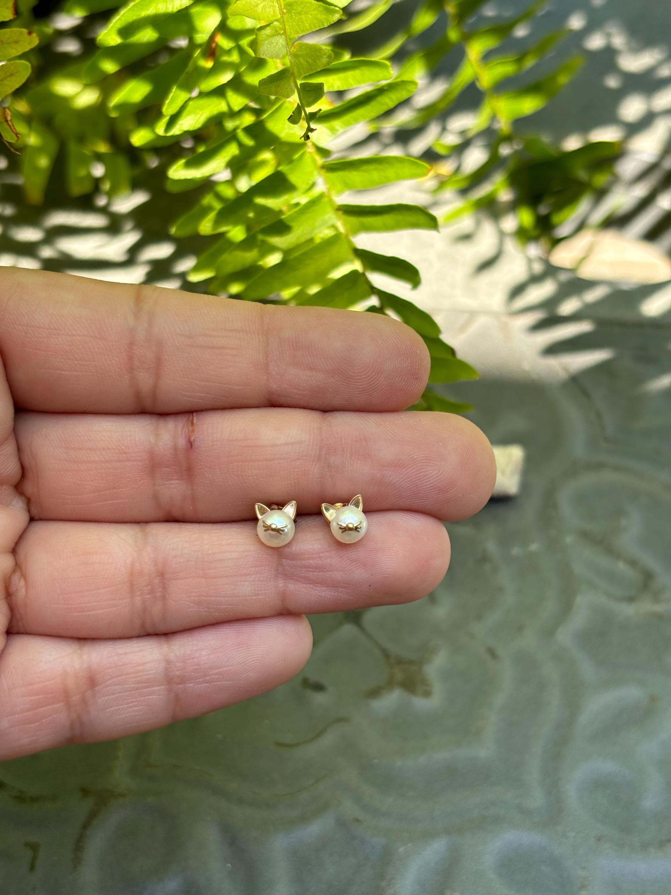 14k Polished Freshwater Cultured Pearl Cat Earrings