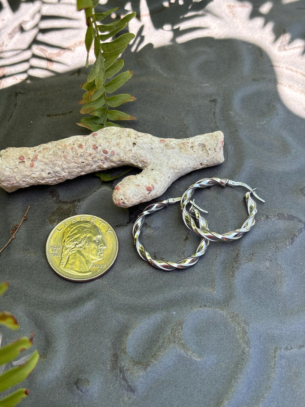 10K White Gold Polished Twisted Hoop Earrings