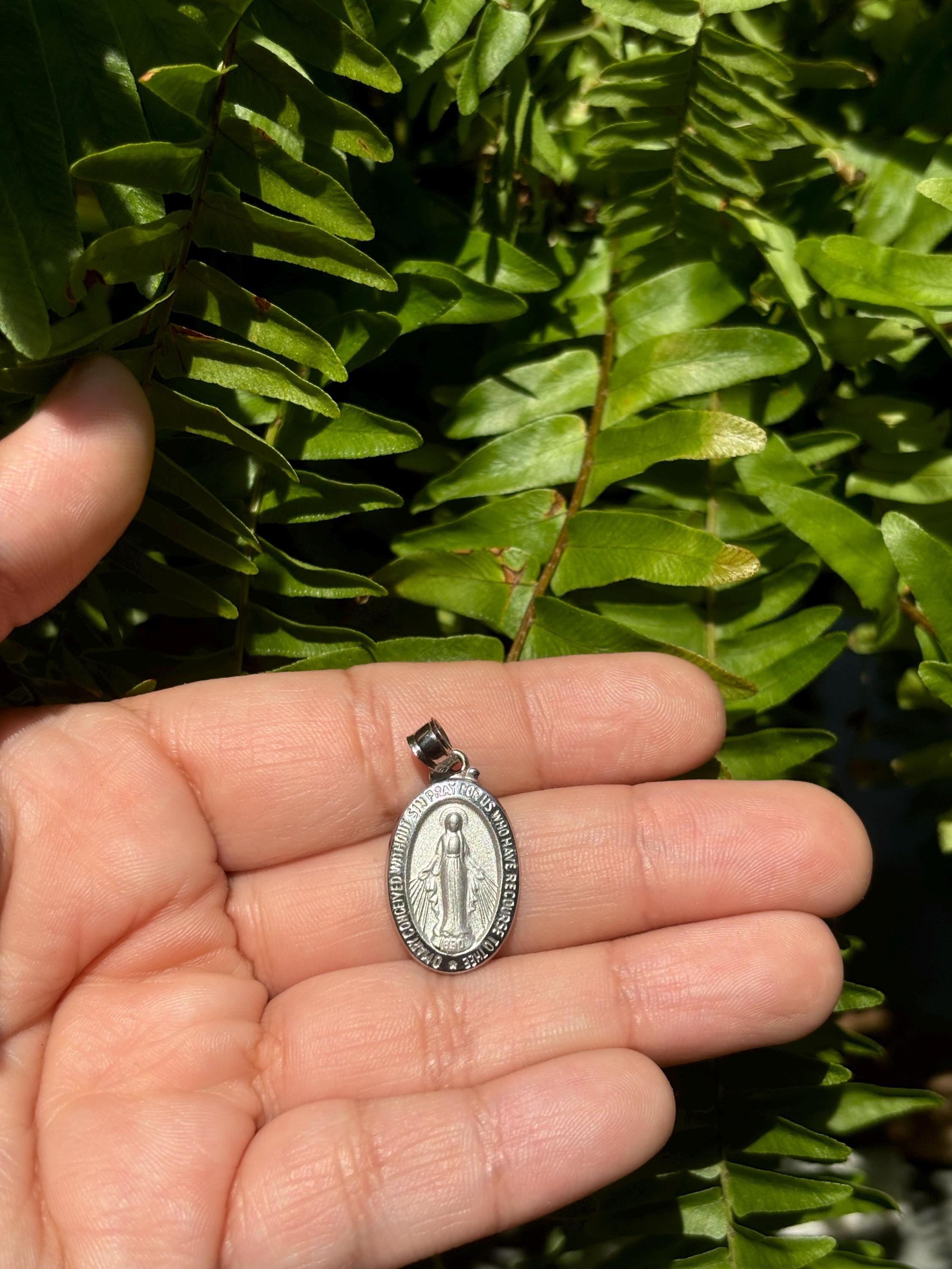 14K White Gold Oval Religious Charm