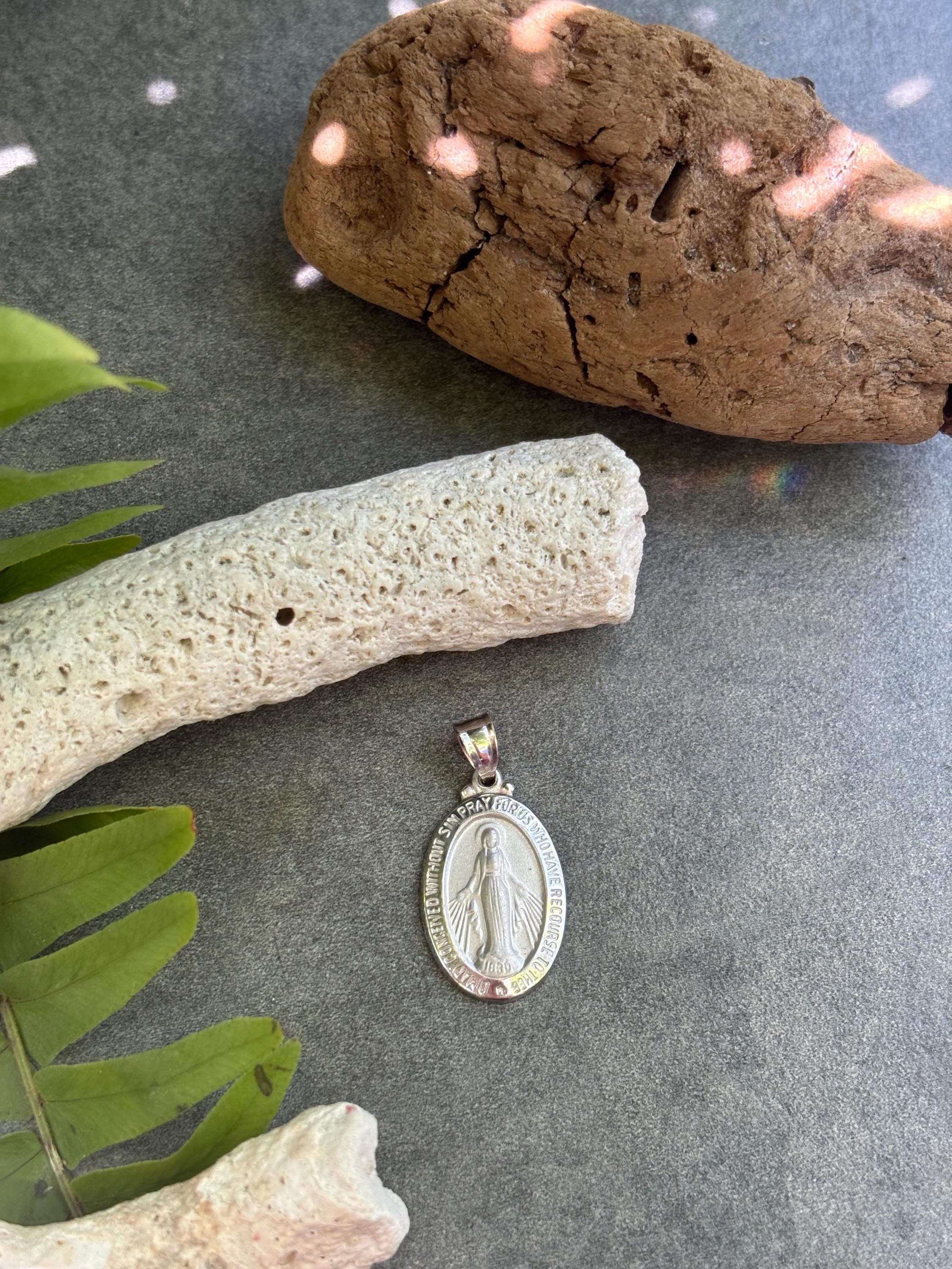 14K White Gold Oval Religious Charm