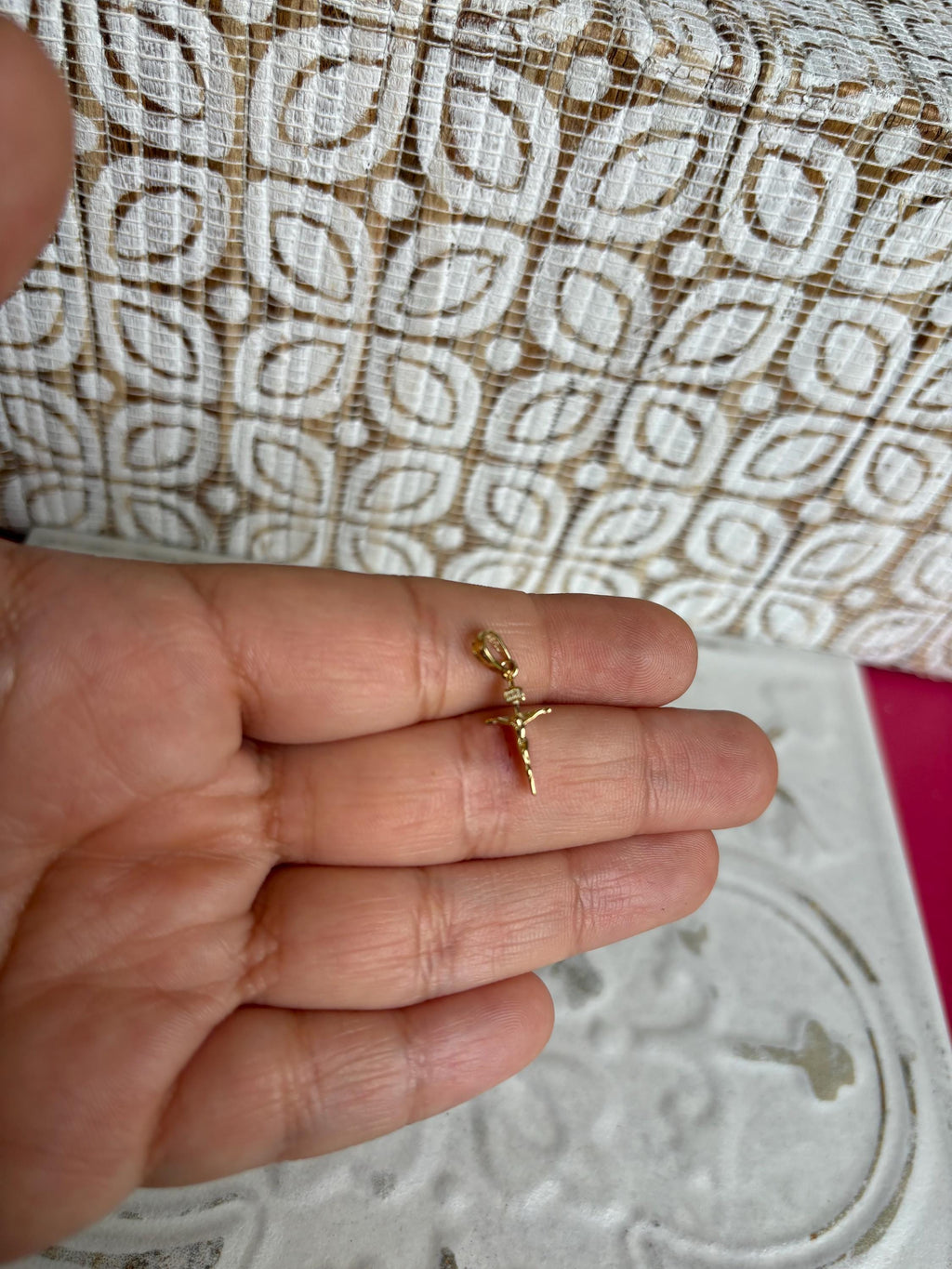 10K Small Crucifix Pendant
