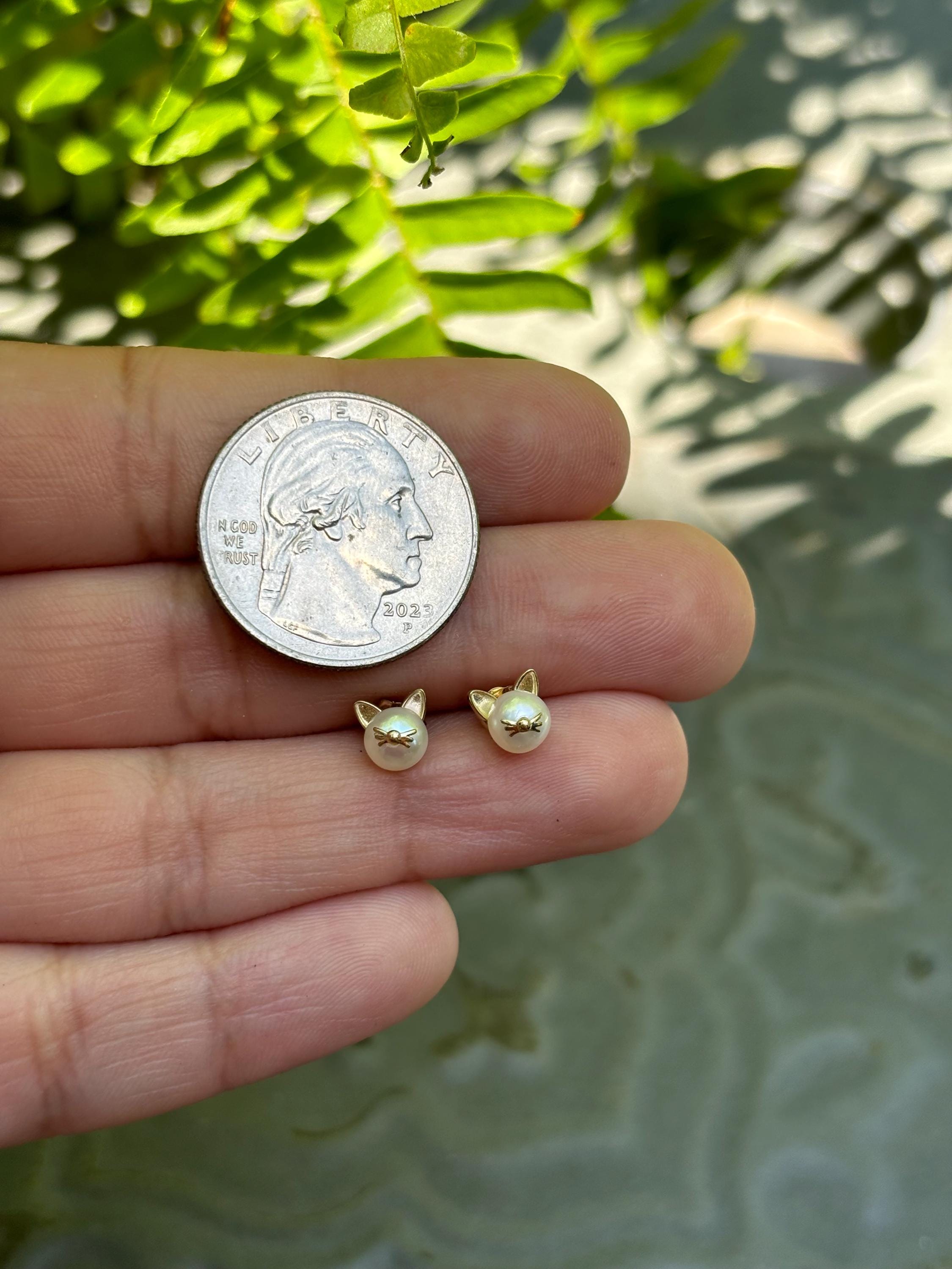 14k Polished Freshwater Cultured Pearl Cat Earrings