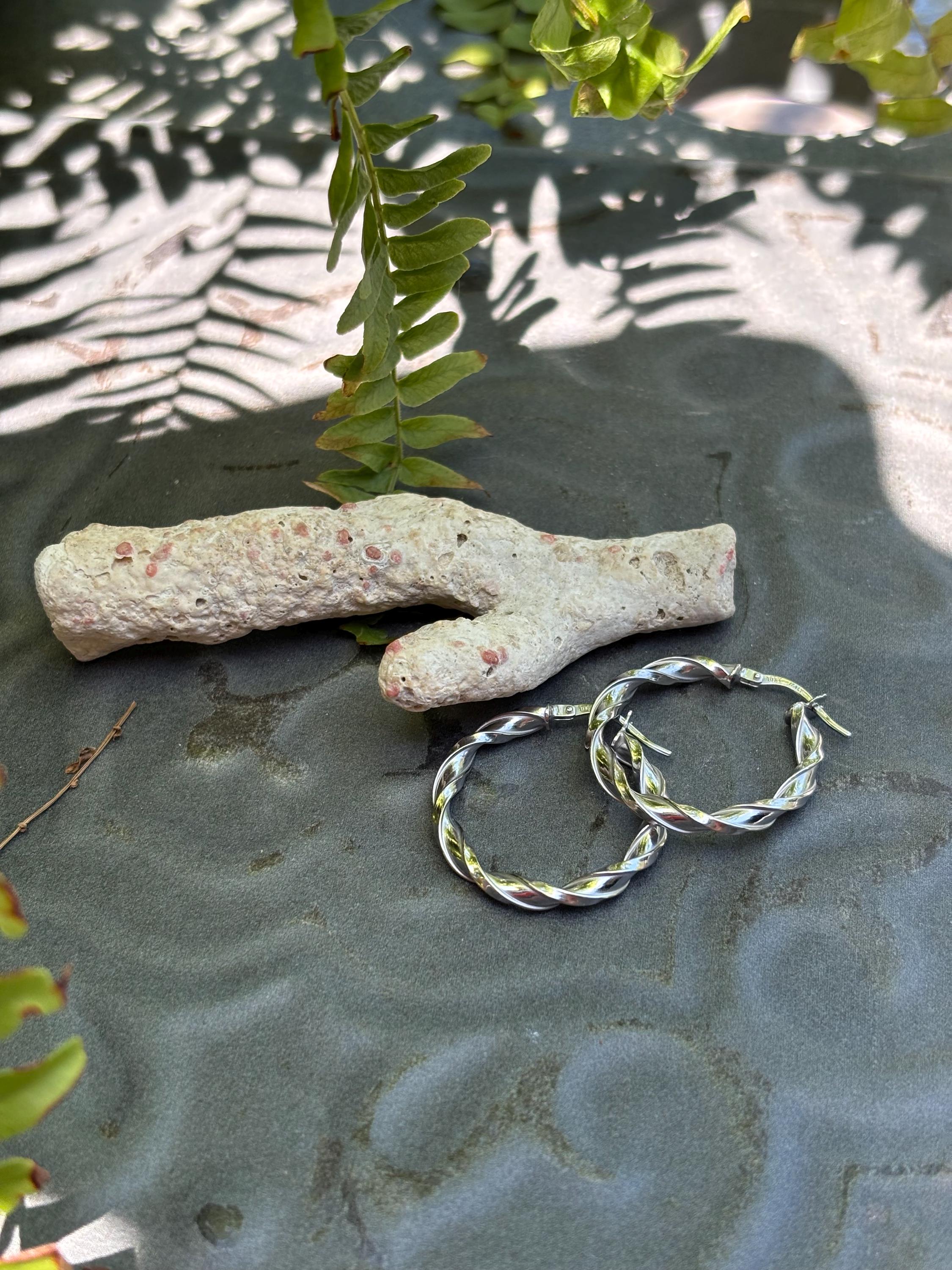 10K White Gold Polished Twisted Hoop Earrings