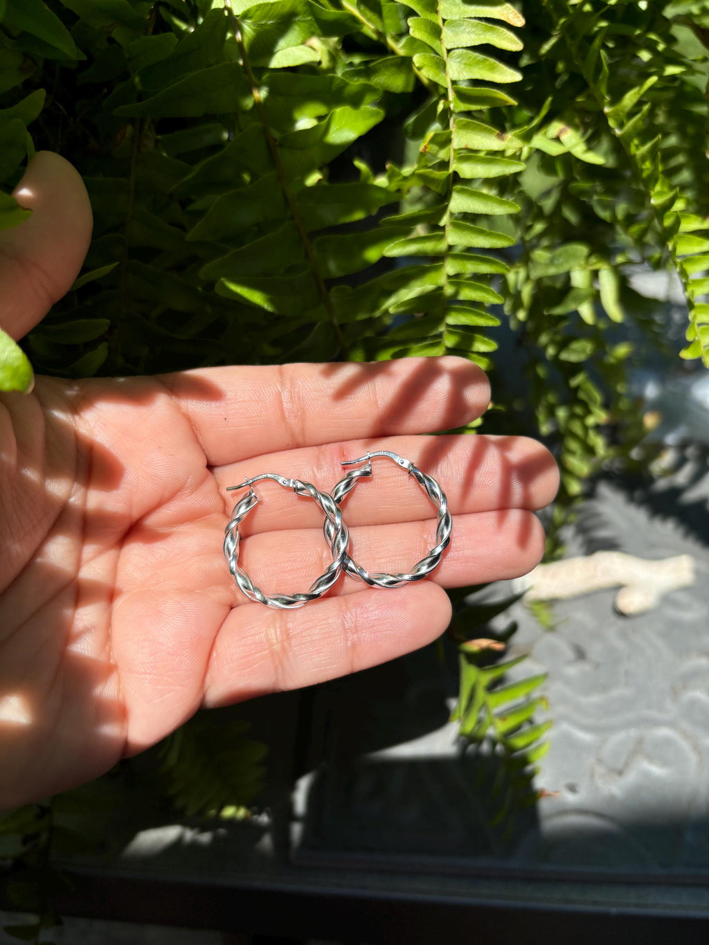 10K White Gold Polished Twisted Hoop Earrings