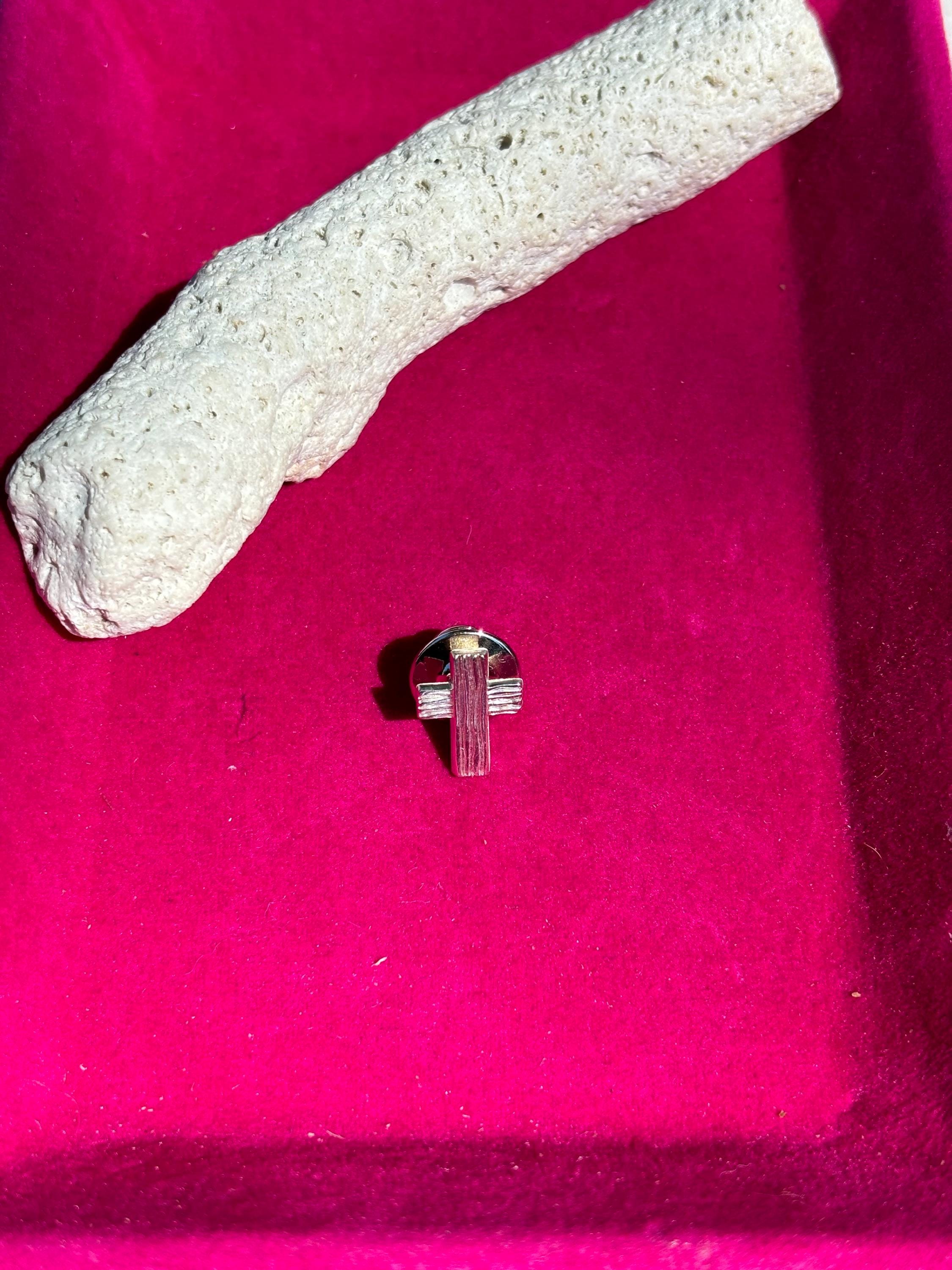 Sterling Silver The Rugged Cross Pin